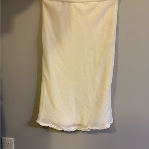 Fitted slip skirt with texture